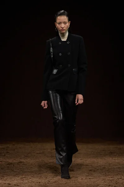 Look 19